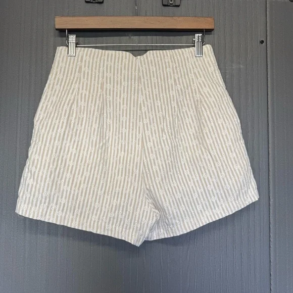 En Saison Riley High-Waisted Cream Stripe Short Embroidered Pinstripe Size Small - Picture 8 of 13
